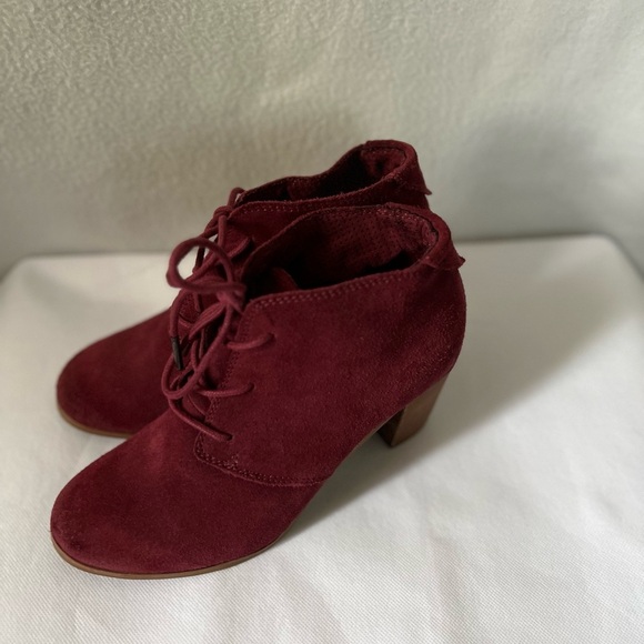 TOMS Size 7 Burgundy Suede Lace Up Booties - Picture 7 of 16